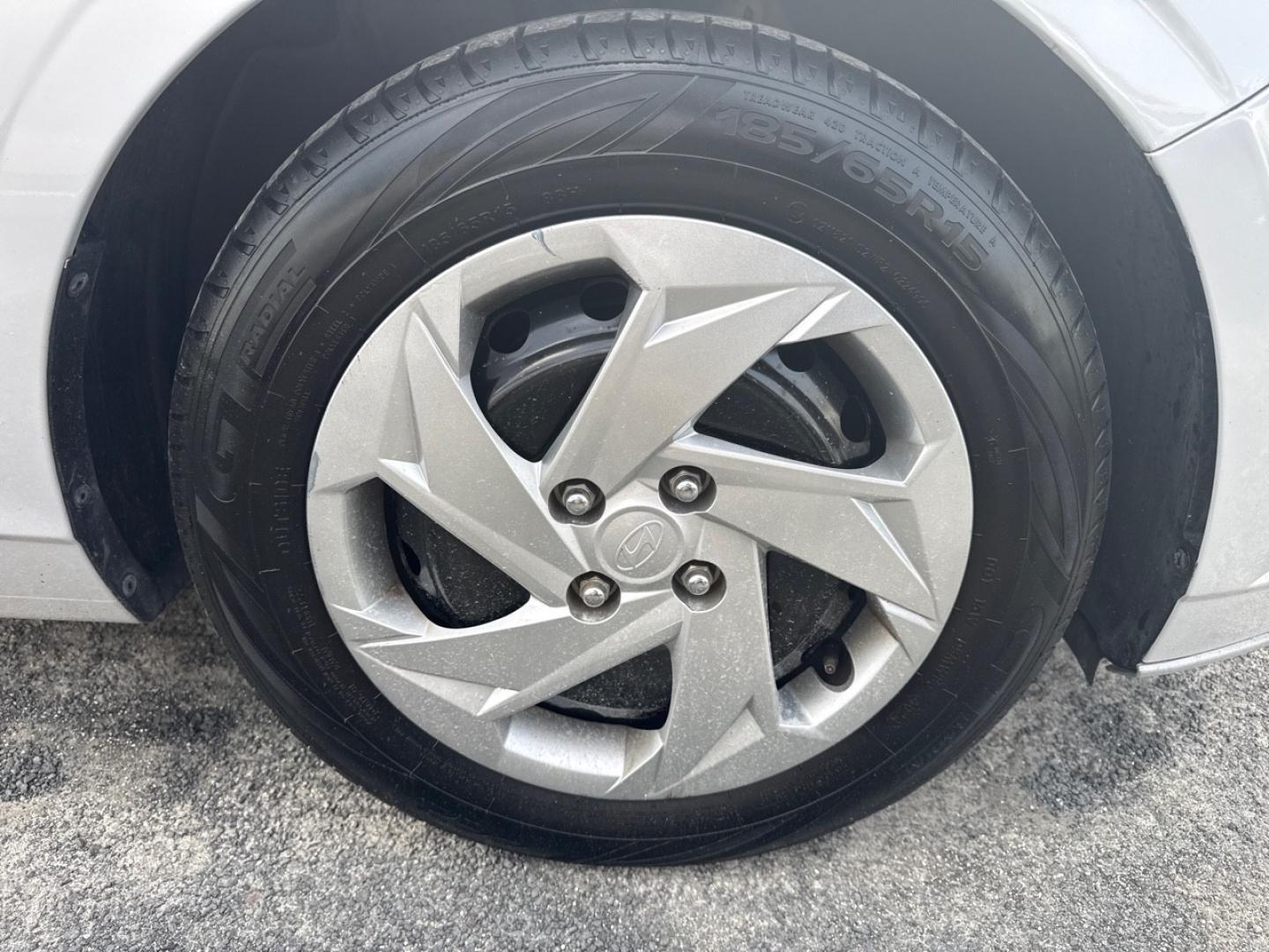 HYUNDAI i20 2023 - Image 10