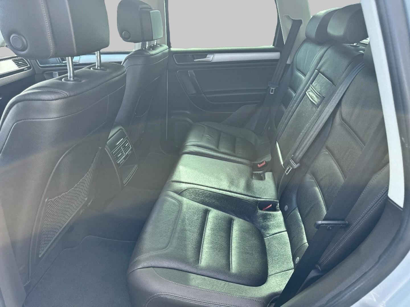 VOLKSWAGEN Touareg 2016 - Image 10
